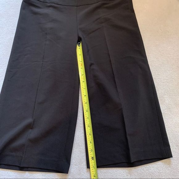 Brown RW&Co. Capris Size 6 - Picture 7 of 8
